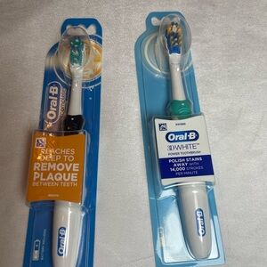 Oral-B 3D White Replacement Electric Toothbrush Heads - Blue & Green